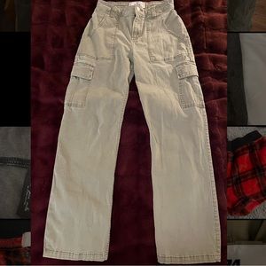 Hollister green cargo pants/ Super comfortable very well fitting